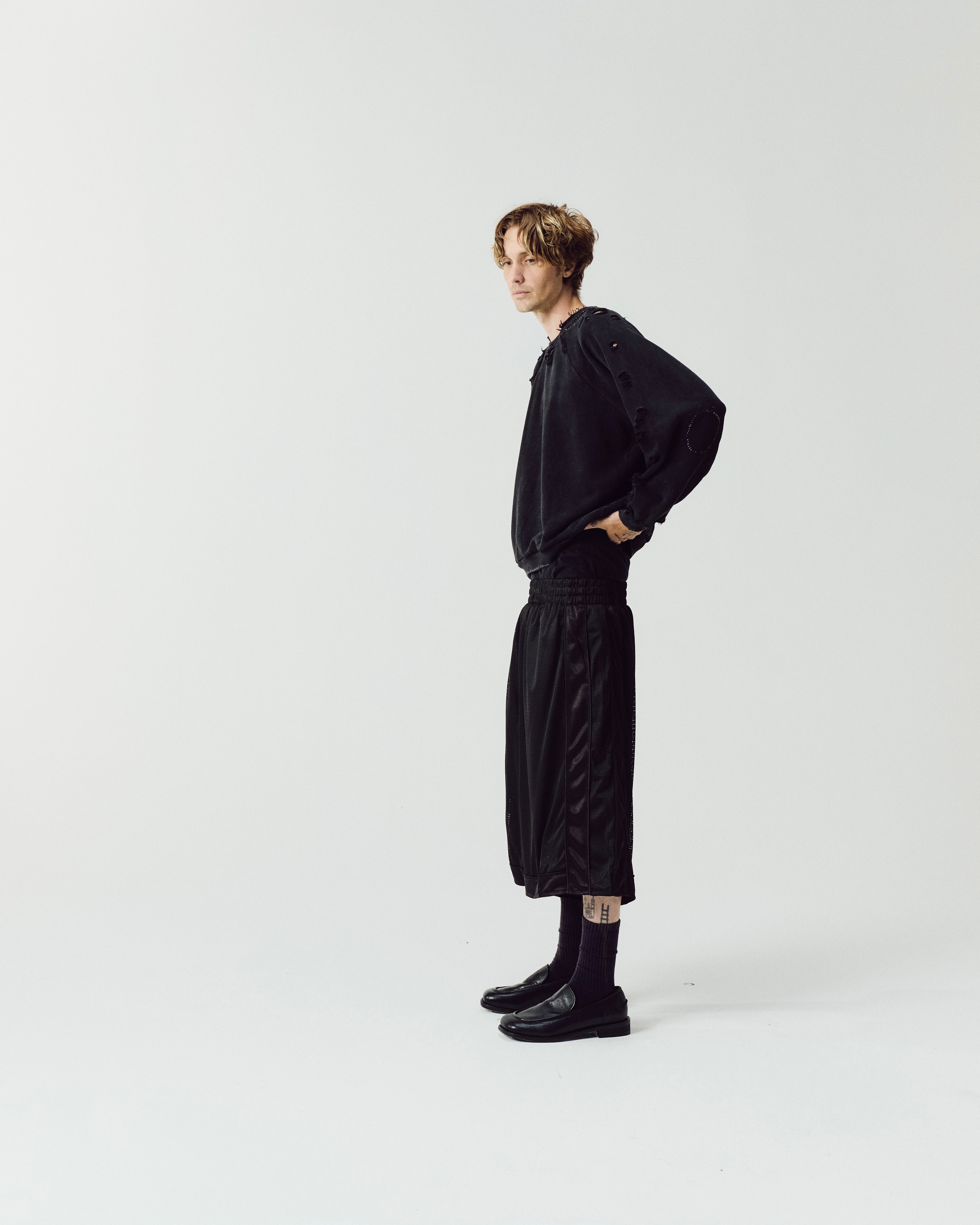 HENCH, repaired crewneck (vintage black)
