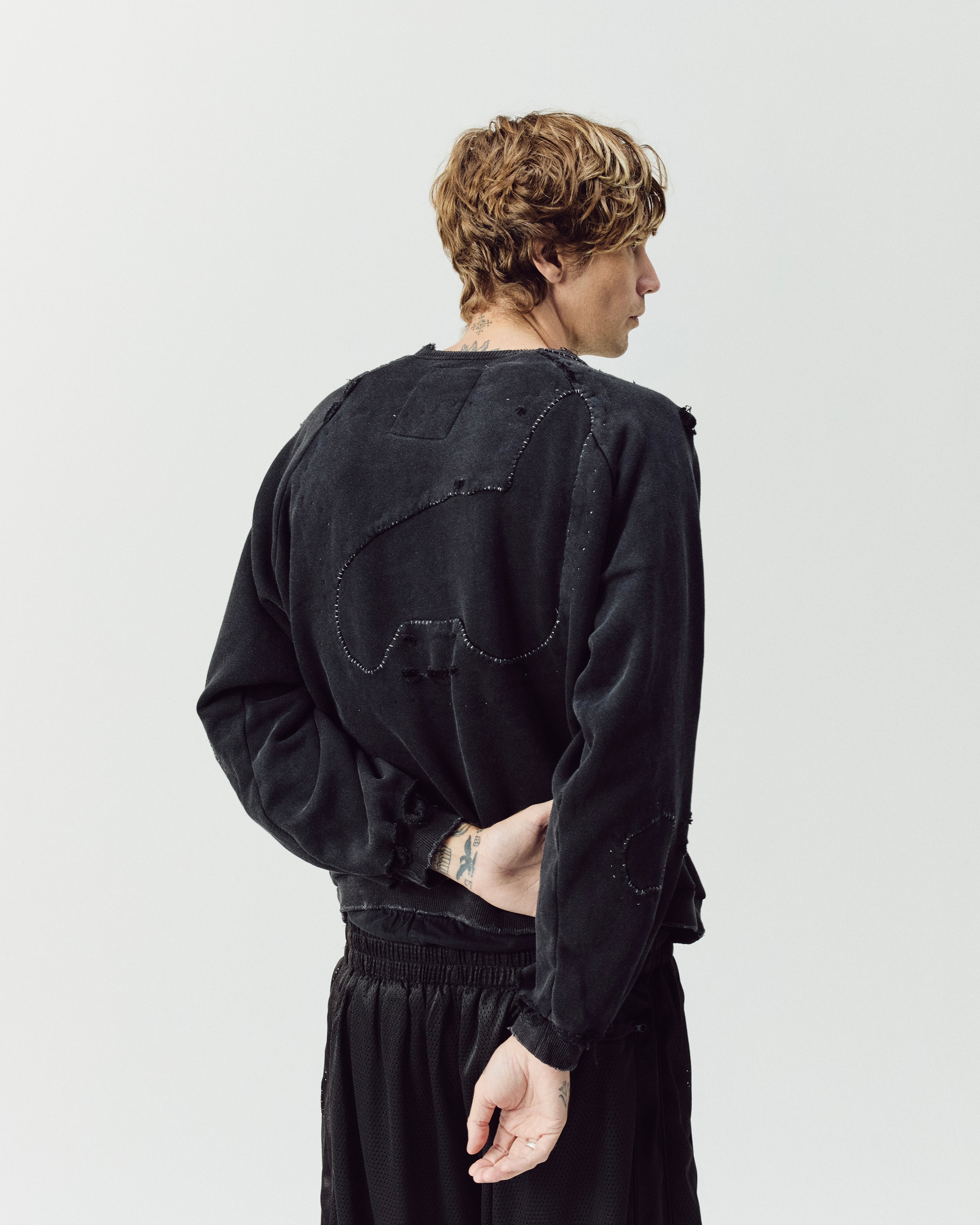 HENCH, repaired crewneck (vintage black)