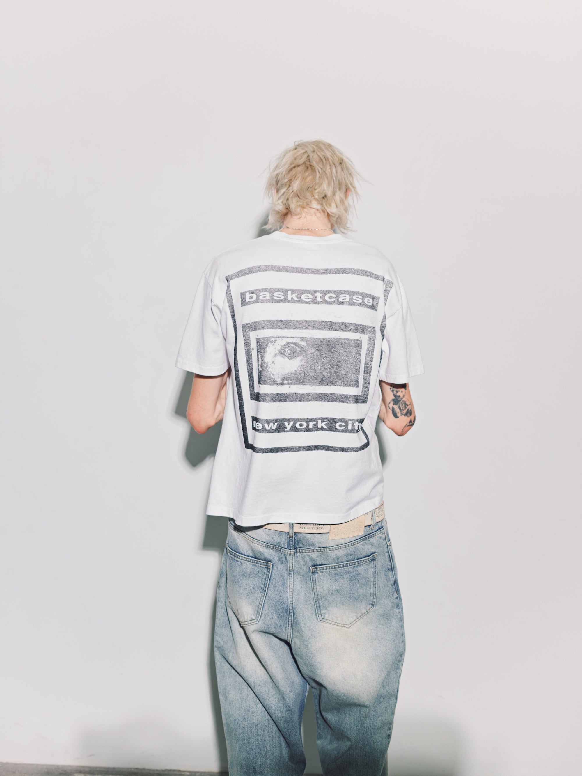 CLOSER, a t-shirt