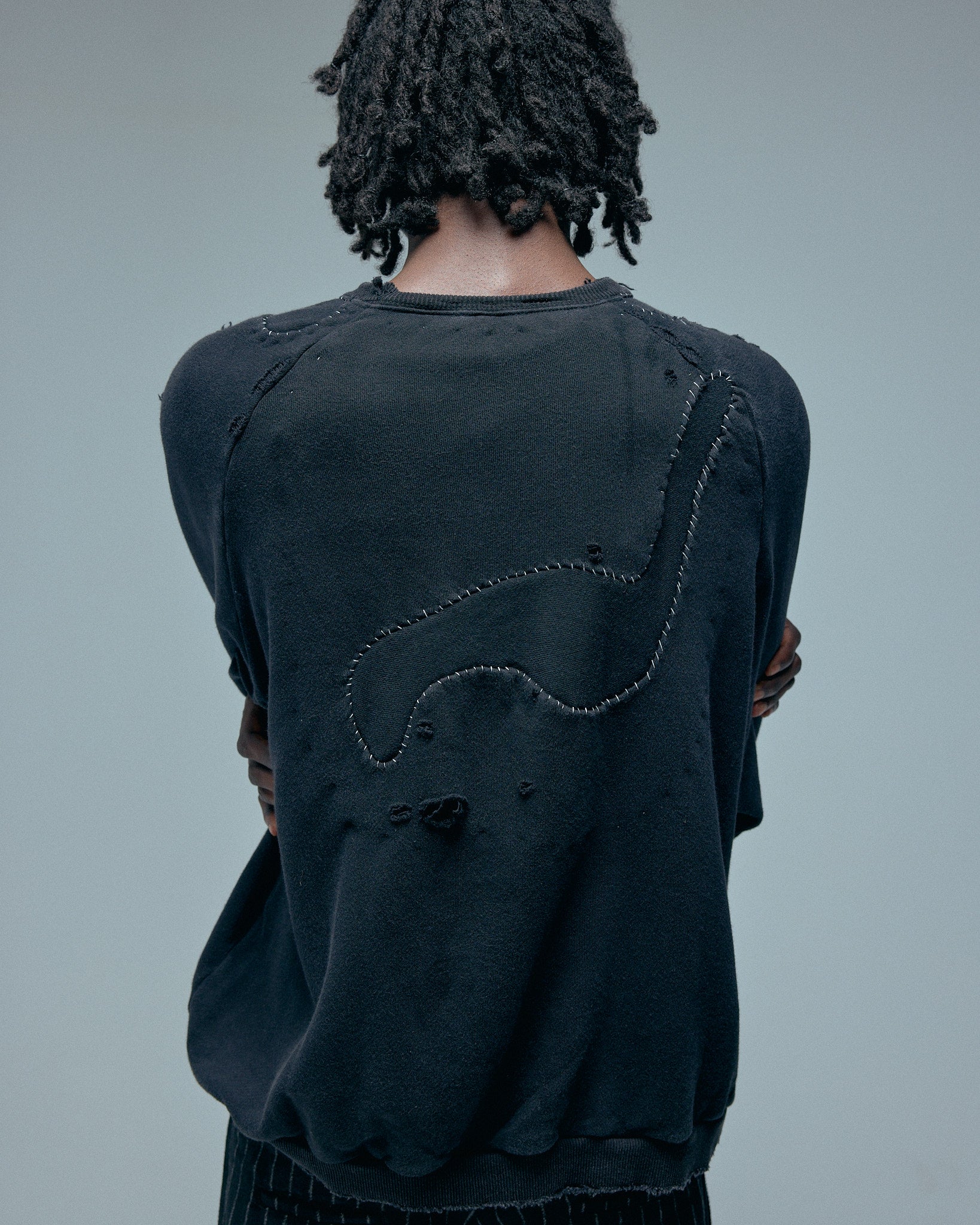 HENCH, repaired crewneck (vintage black)