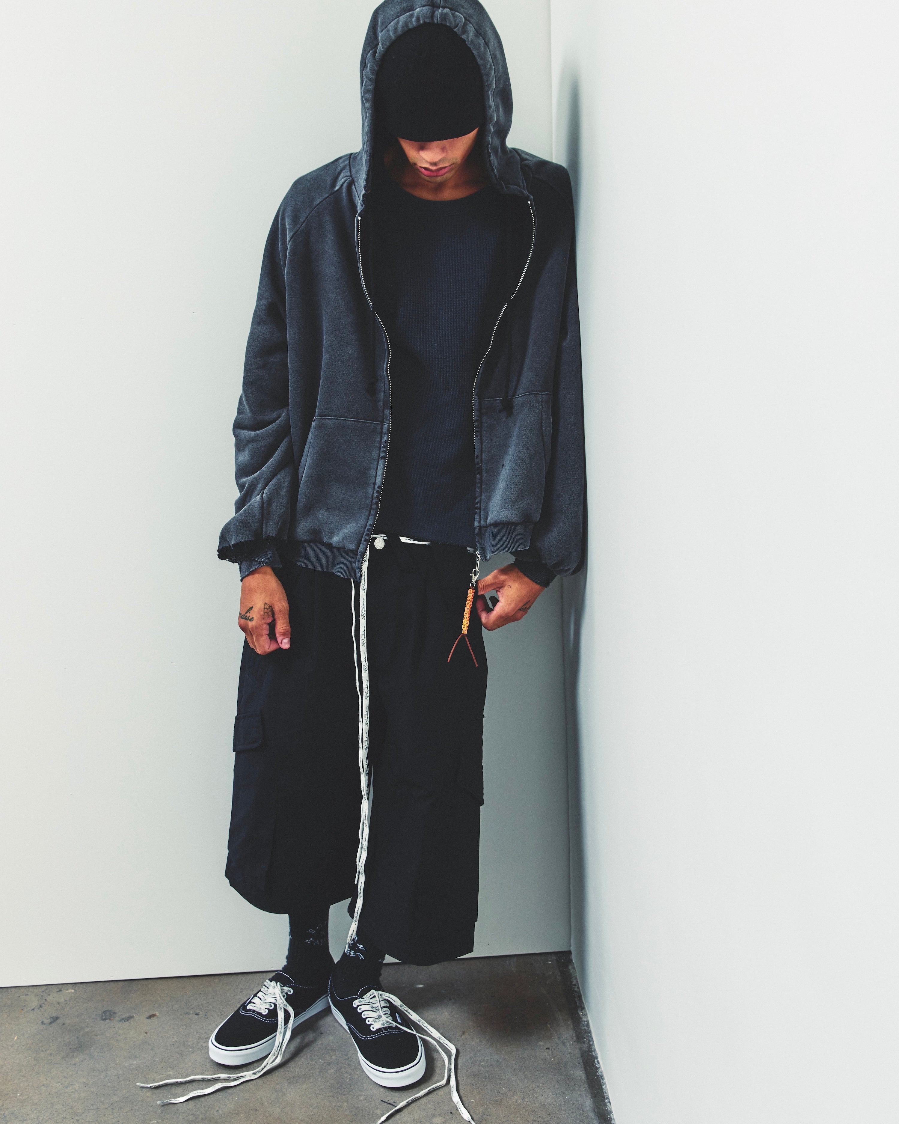 HENCH, thermal lined hoodie (vintage black)